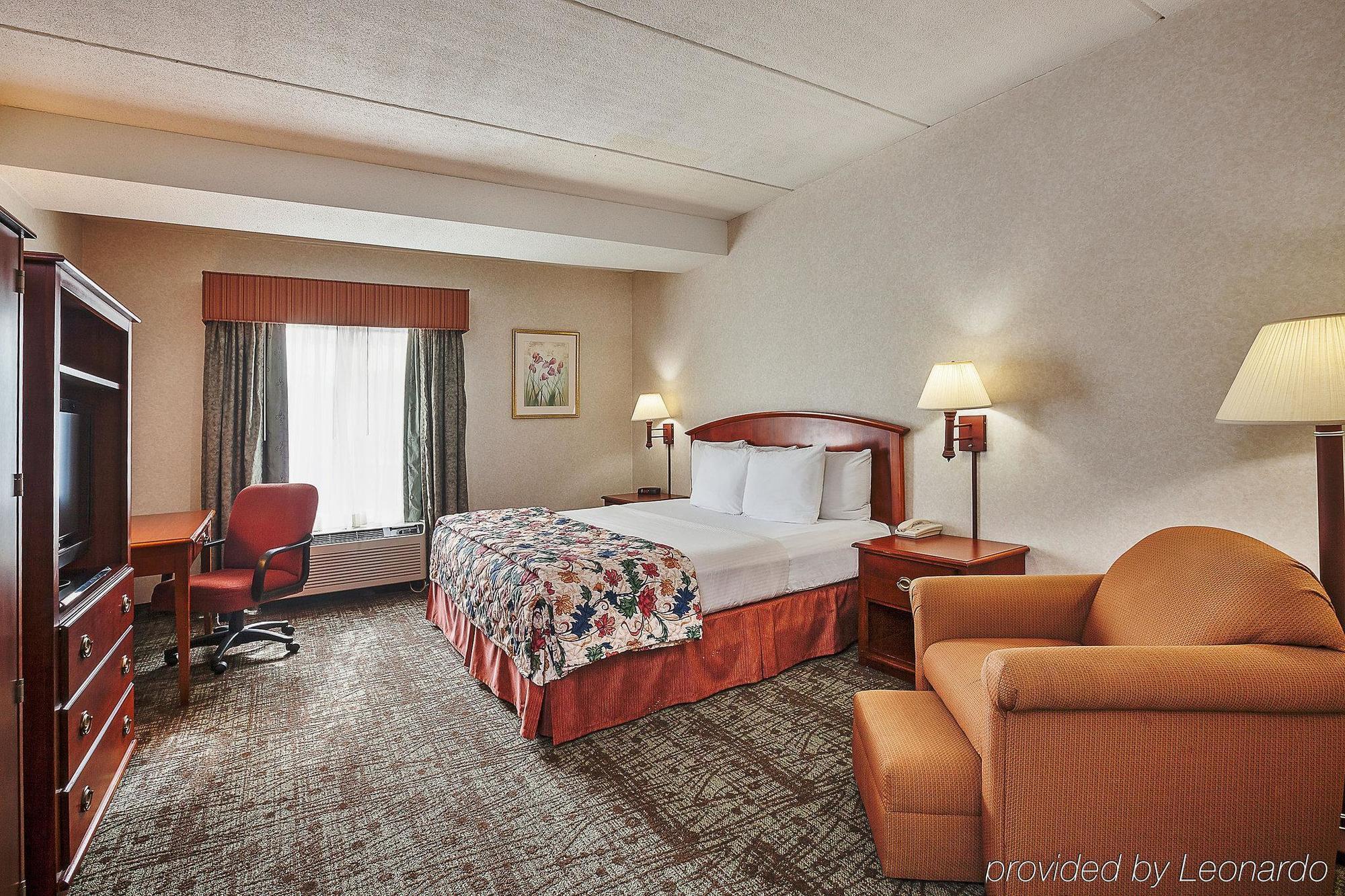 La Quinta Inn Paramus Exterior photo