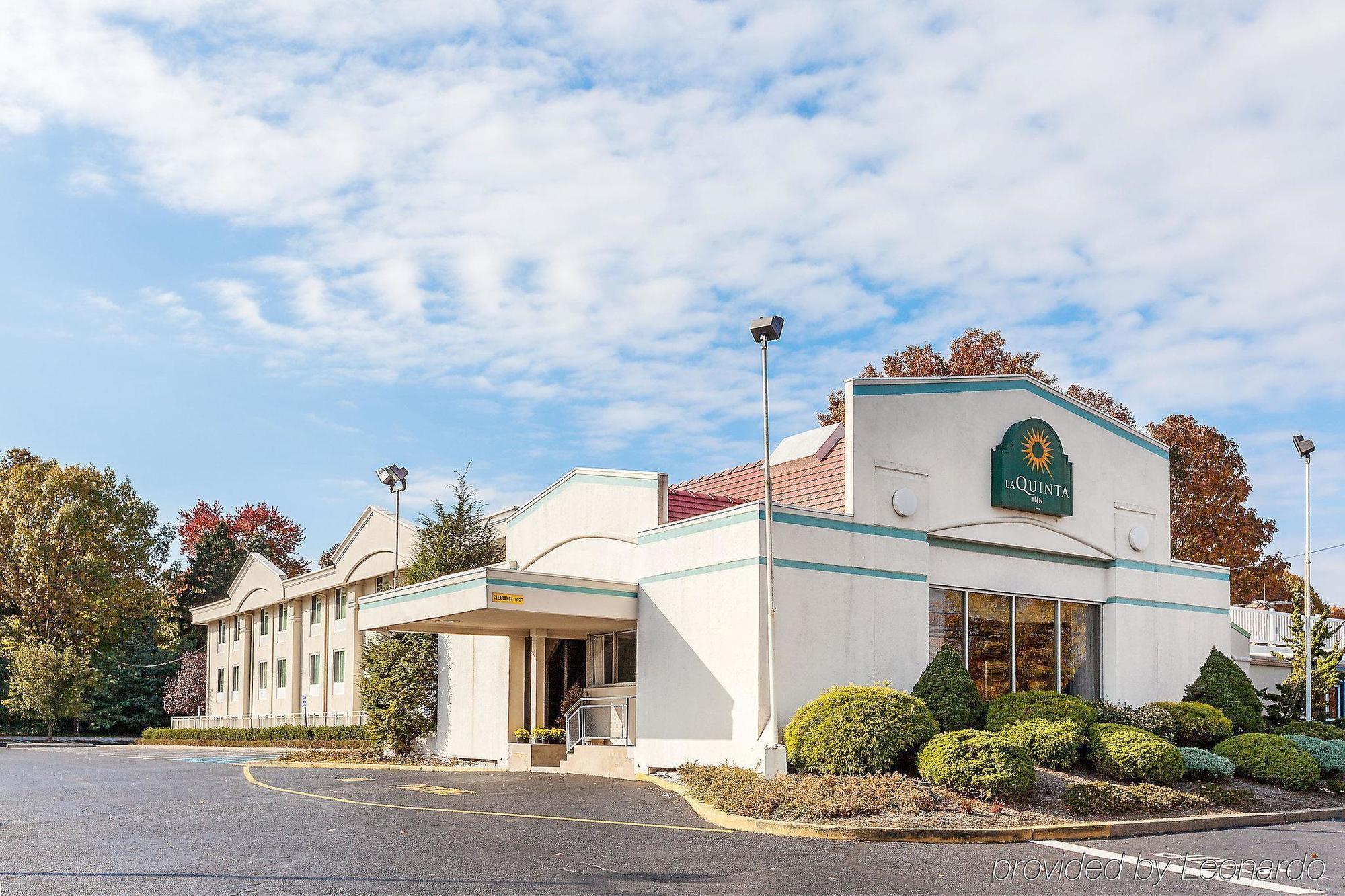 La Quinta Inn Paramus Exterior photo